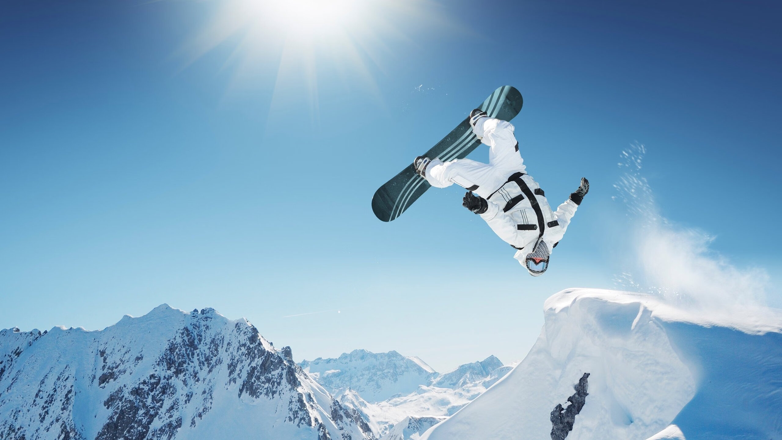 _天空跳伞大赛：俯瞰城市的速度盛宴_，跳伞比赛视频